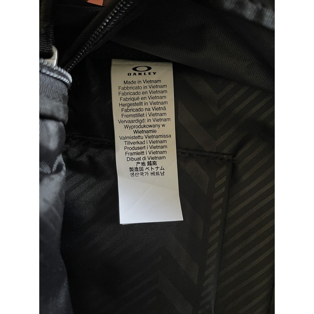 Oakley Enduro 3.0 20L Men's Backpack Blackout Black  BRAND NEW W/ TAGS - Picture 10 of 10